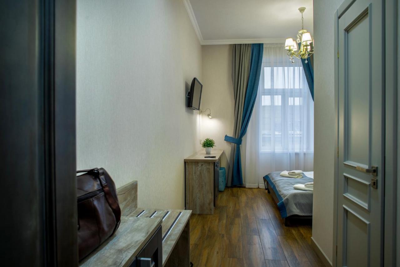 Mini Hotel Barvy Lvova On Horodotska St. Lviv Exterior foto