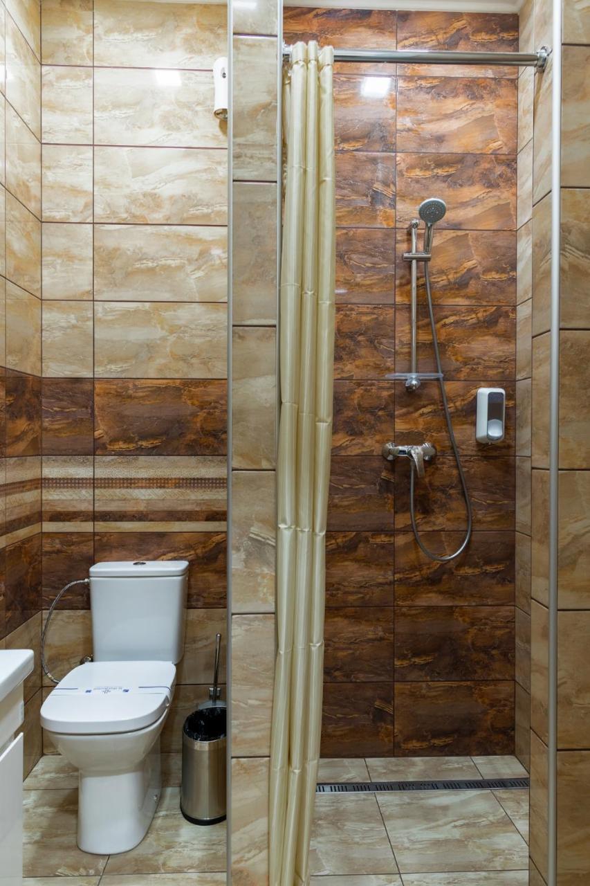 Mini Hotel Barvy Lvova On Horodotska St. Lviv Exterior foto